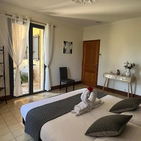 Les Hauts De Courrech Konukevi *